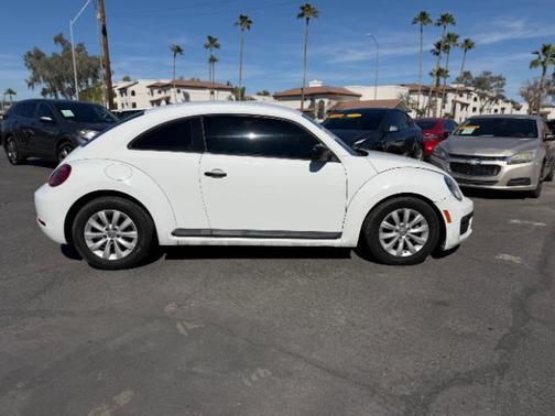 Pure White 2017 Volkswagen Beetle 1.8T