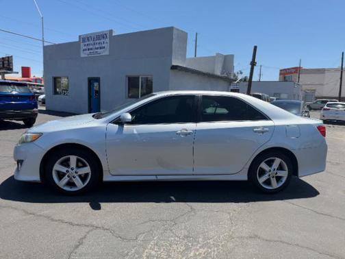 Classic Silver Metallic 2014 Toyota Camry SE