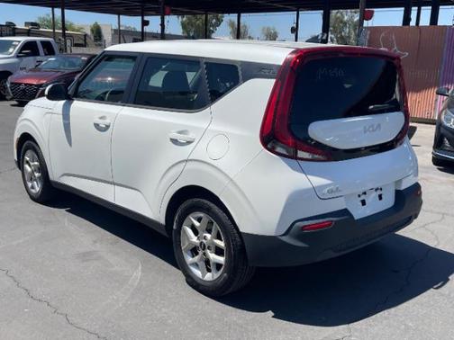 Snow White Pearl 2022 Kia Soul LX