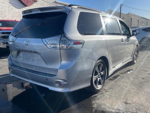 Silver Sky Metallic 2015 Toyota Sienna SE
