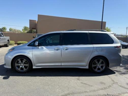 Silver Sky Metallic 2015 Toyota Sienna SE
