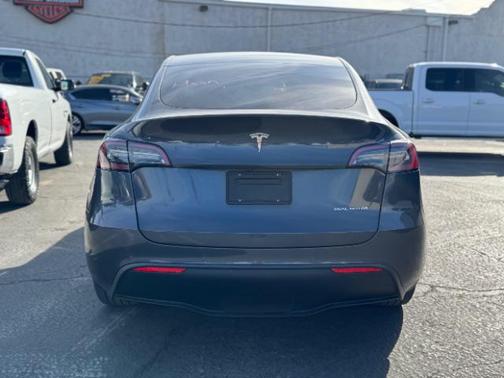 2022 Tesla Model Y Long Range Dual Motor All-Wheel Drive