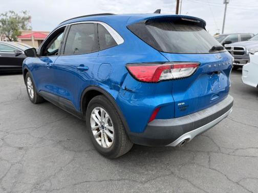 Velocity Blue Metallic 2020 Ford Escape SE