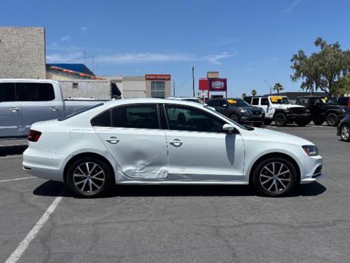 Pure White 2017 Volkswagen Jetta 1.4T SE
