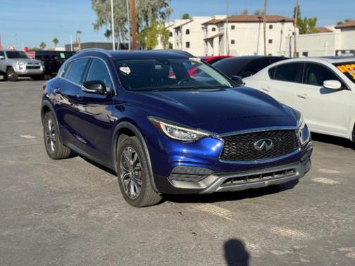 2018 INFINITI QX30 Luxury