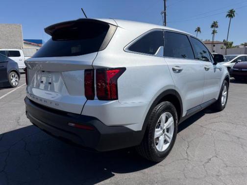 Sparkling Silver 2022 Kia Sorento LX