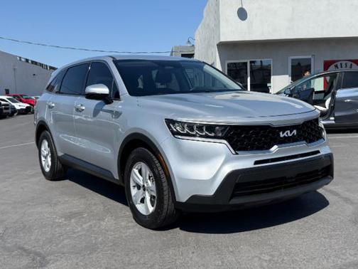 Sparkling Silver 2022 Kia Sorento LX