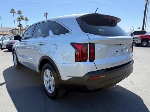Sparkling Silver 2022 Kia Sorento LX