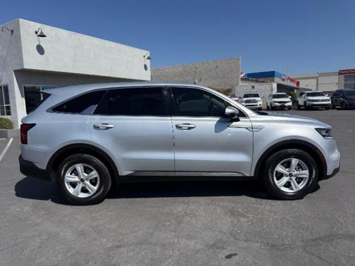 Sparkling Silver 2022 Kia Sorento LX