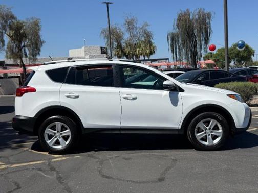 Super White 2013 Toyota RAV4 XLE