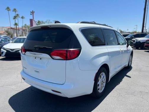 2021 Chrysler Voyager SE