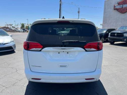 2021 Chrysler Voyager SE