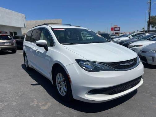 2021 Chrysler Voyager SE