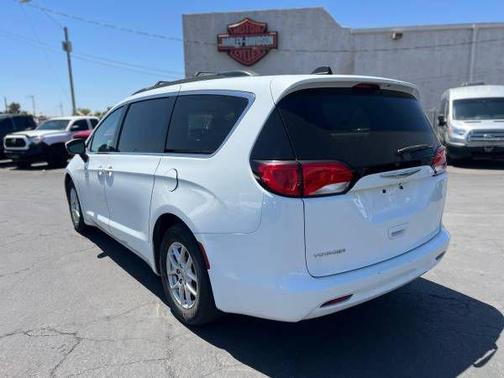 2021 Chrysler Voyager SE