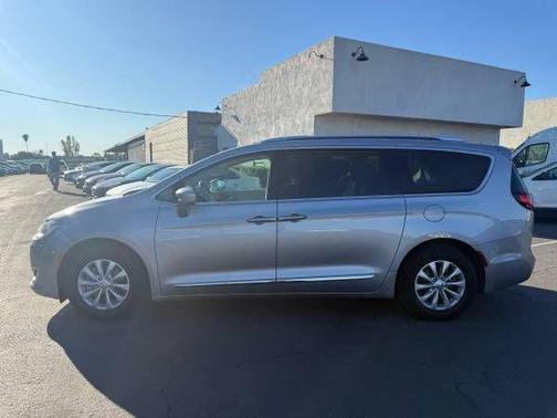 2018 Chrysler Pacifica Touring-L