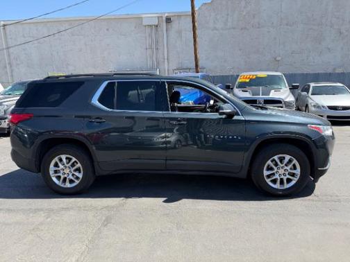 Graphite Metallic 2019 Chevrolet Traverse LT Cloth