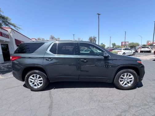Graphite Metallic 2019 Chevrolet Traverse LT Cloth