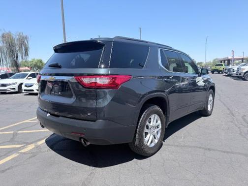 Graphite Metallic 2019 Chevrolet Traverse LT Cloth