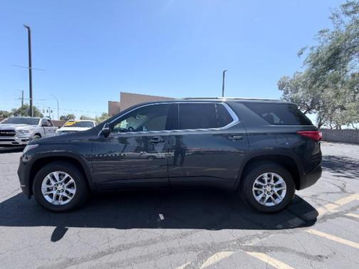 Graphite Metallic 2019 Chevrolet Traverse LT Cloth