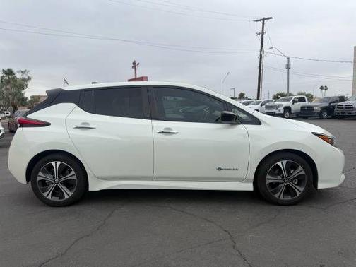 2-Tone White/Black 2018 Nissan Leaf SV