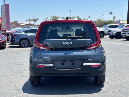 Gravity Gray 2022 Kia Soul LX