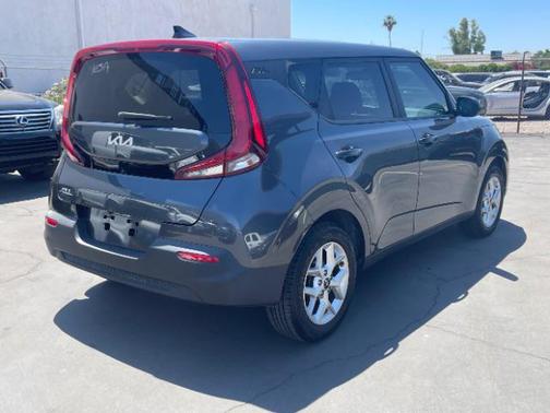 Gravity Gray 2022 Kia Soul LX