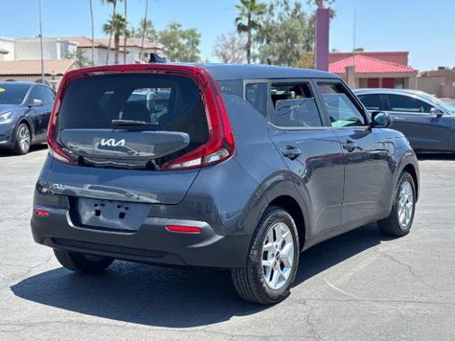 Gravity Gray 2022 Kia Soul LX