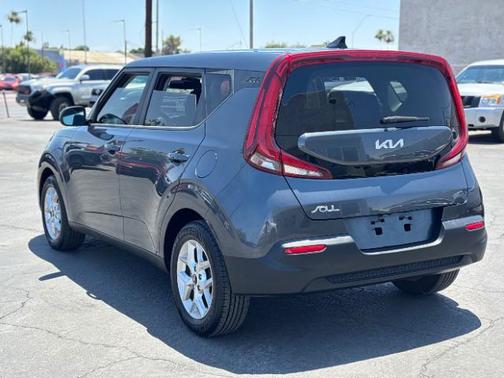 Gravity Gray 2022 Kia Soul LX
