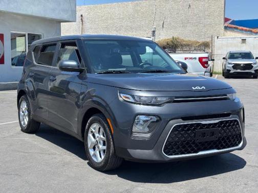 Gravity Gray 2022 Kia Soul LX