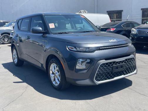 Gravity Gray 2022 Kia Soul LX