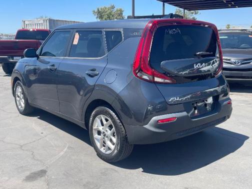 Gravity Gray 2022 Kia Soul LX
