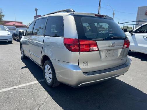 2005 Toyota Sienna LE