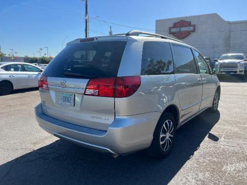 2005 Toyota Sienna LE