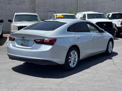 Silver Ice Metallic 2017 Chevrolet Malibu 1LT