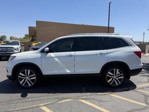 White Diamond Pearl 2017 Honda Pilot Touring