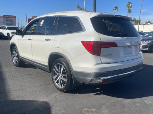 White Diamond Pearl 2017 Honda Pilot Touring