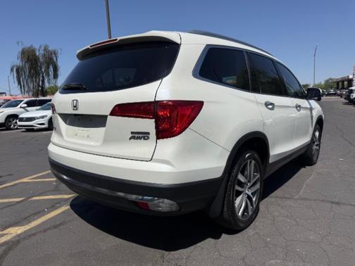 White Diamond Pearl 2017 Honda Pilot Touring