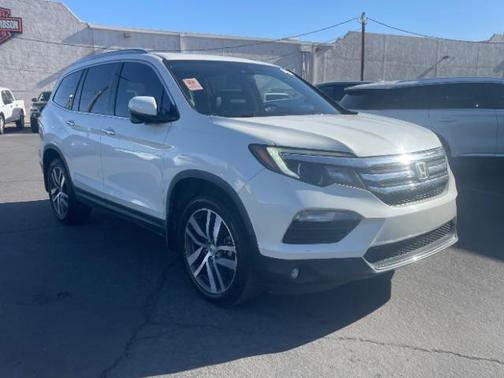 White Diamond Pearl 2017 Honda Pilot Touring