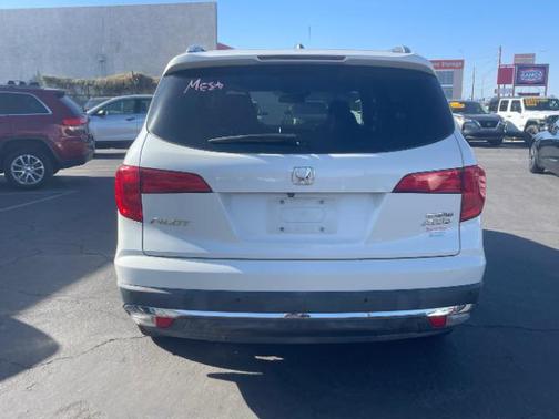 White Diamond Pearl 2017 Honda Pilot Touring