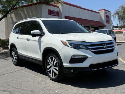 White Diamond Pearl 2017 Honda Pilot Touring