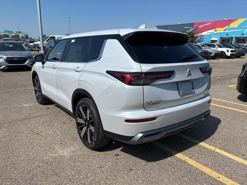 2025 Mitsubishi Outlander SE