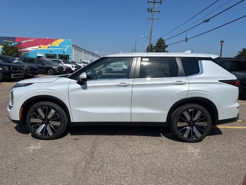 2025 Mitsubishi Outlander SE