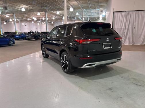 2025 Mitsubishi Outlander PHEV SE