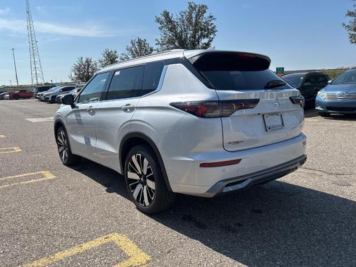 2025 Mitsubishi Outlander SEL