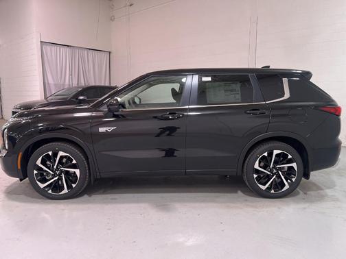 2025 Mitsubishi Outlander PHEV SE
