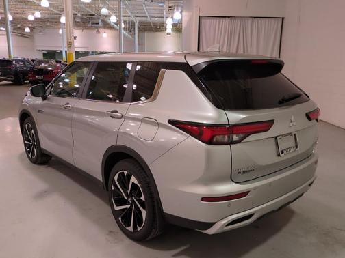 2025 Mitsubishi Outlander PHEV SE