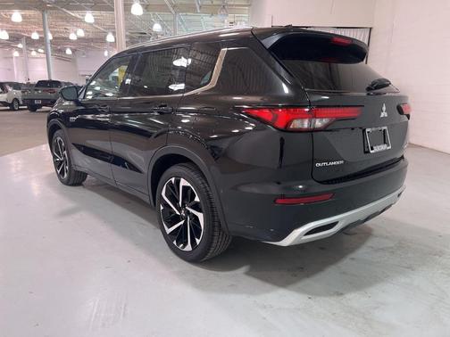 2025 Mitsubishi Outlander PHEV SEL