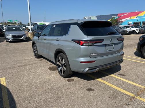 2025 Mitsubishi Outlander Platinum Edition