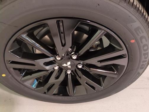 2025 Mitsubishi Eclipse Cross LE