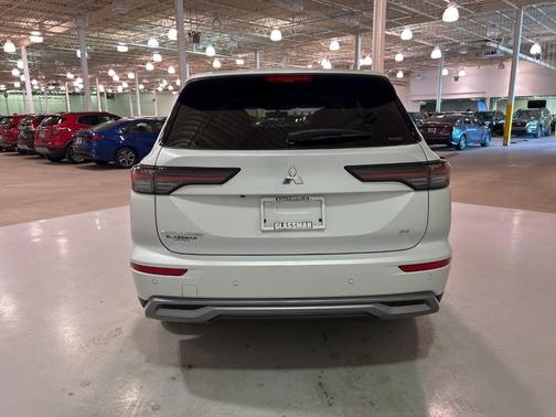 2025 Mitsubishi Outlander SE